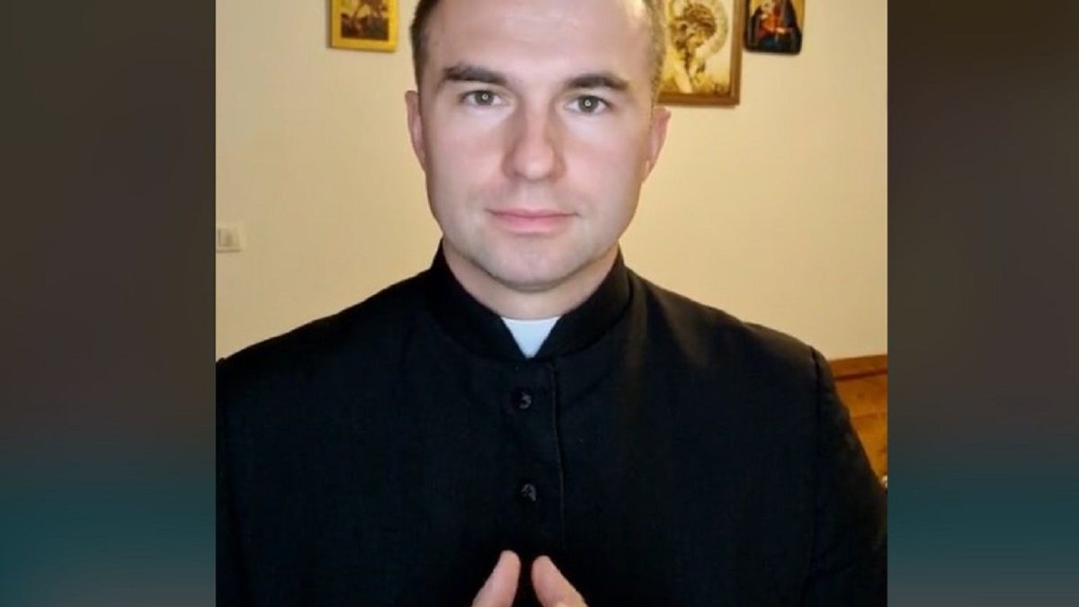 Ksiądz Sebastian Picur mówi, czy kobieta w ciąży może podejść do otwartej trumny. 