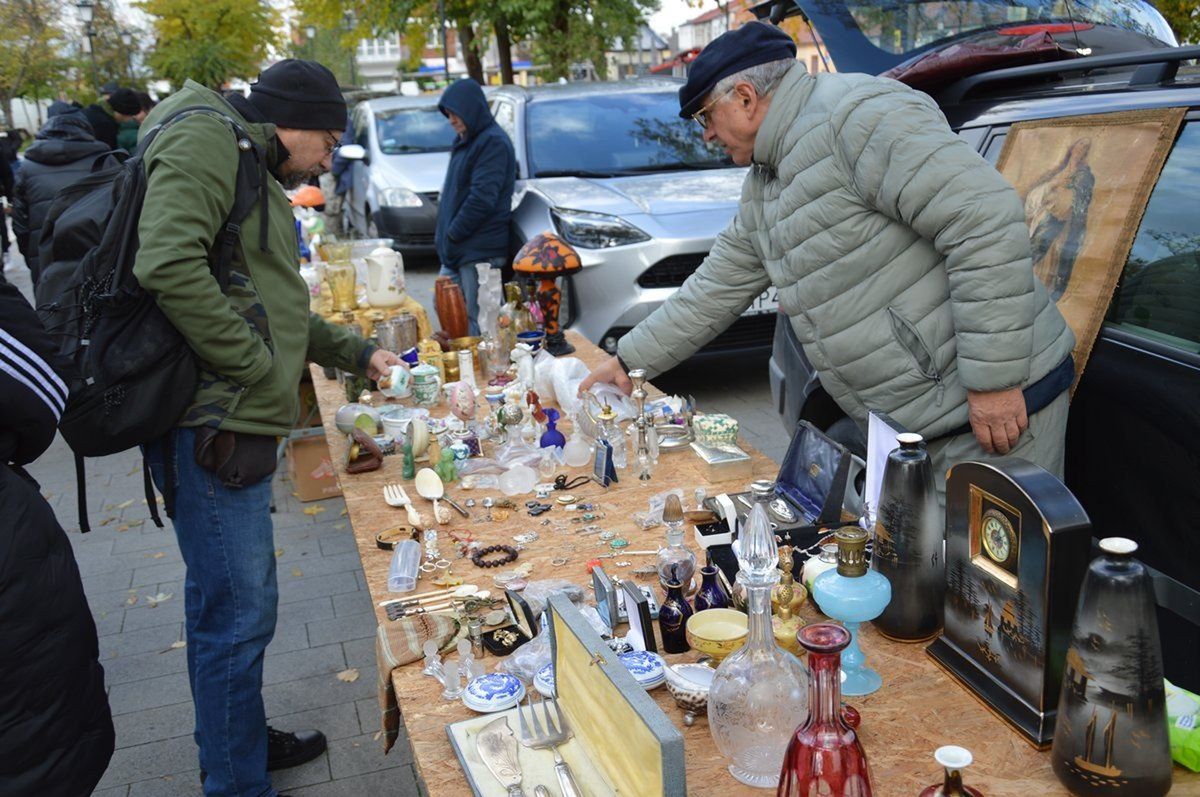 Stalowa Wola: Rozwadowski Targ Staroci w jesiennych kolorach. Wiele perełek do kupienia