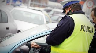 Milicz: Kompletnie pijana 46-latka chciała jeździć autem po Rynku. Zatrzymał ją policjant po cywilnemu