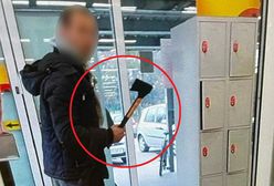 Szaleniec w Biedronce. Nagle wyjął siekierę. "Niech Pani ucieka"