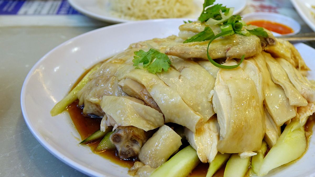 Duszone skrzydełko z kurczaka (mięso i skóra)