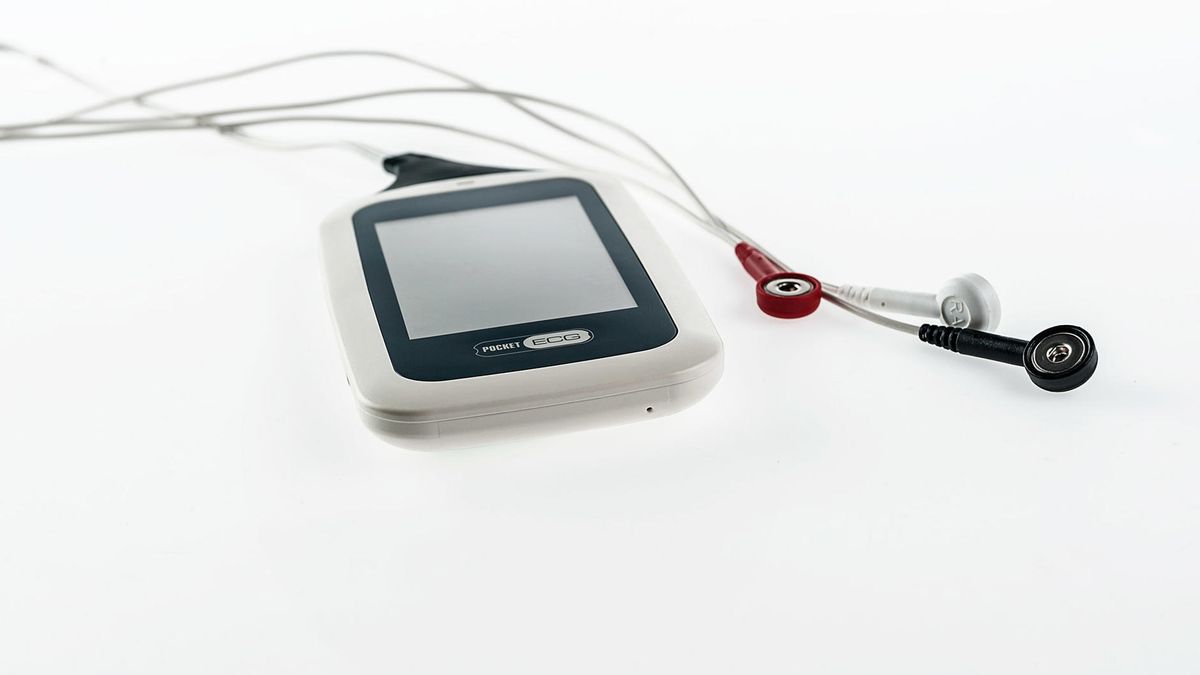 PocketECG CRS to specjalny system, który pozwala  monitorować pracę serca.