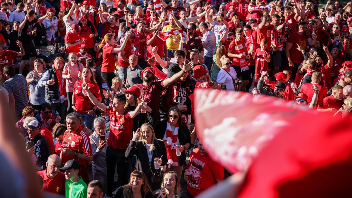 Zdjęcie okładkowe artykułu: PAP/EPA / JAMES SPEAKMAN / Na zdjęciu: fani Liverpoolu