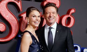 Robi to ze względu na dzieci. Hugh Jackman odkłada ślub z Sutton Foster