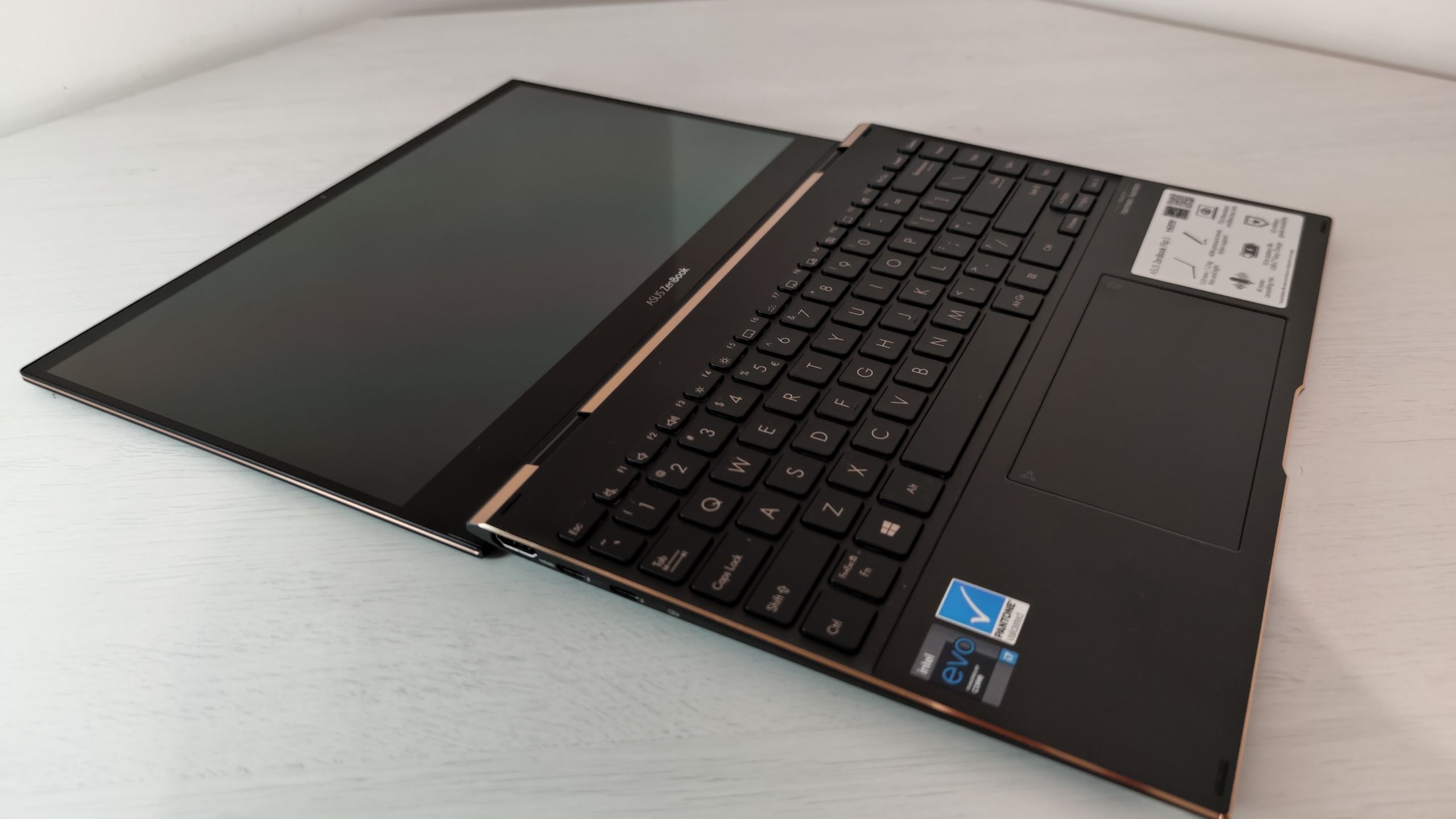 ASUS ZenBook Flip S: test. Zabójczo ostry ekran, duża wszechstronność 4