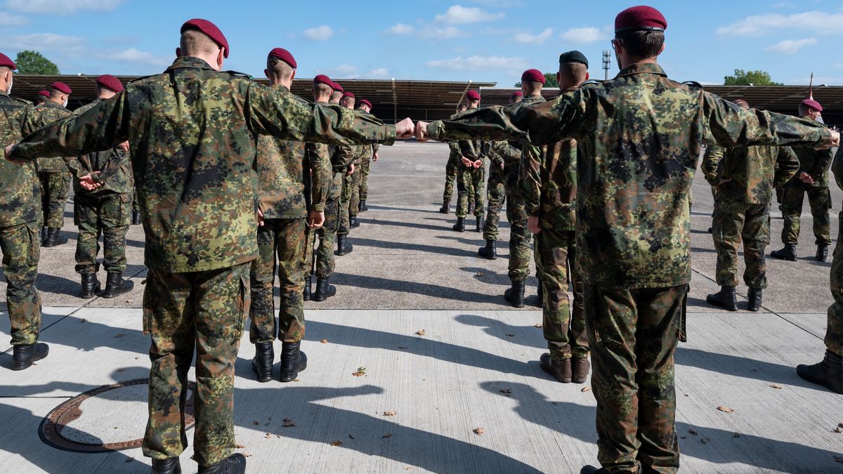 SEEDORF, GERMANY - SEPTEMBER 22: German soldiers preparing for a solemn pledge of the Bundeswehr, Germany's armed forces on September 22, 2021 in Seedorf, Germany. The Bundeswehr evacuated approximately 5,350 people out of Kabul, including both German nationals, Afghans who had worked with the German military contingent in Afghanistan and others, in the chaotic days following the takeover of Kabul by the Taliban. (Photo by David Hecker/Getty Images)
