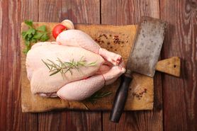 Surowy kurczak do pieczenia (mięso, skóra, podroby, szyja)