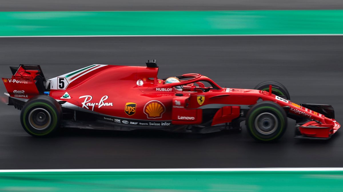 Sebastian Vettel podczas testów w Barcelonie