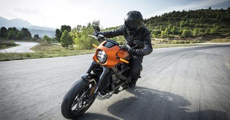Co musi umieć wideorejestrator motocyklowy i jego kamera tylna?