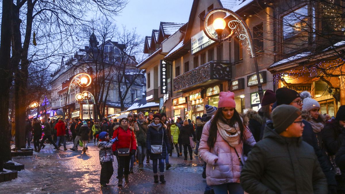 New Year's Eve concert in Zakopane
Krupowki, the most representative street of Zakopane, during New Year's Eve. Zakopane, Poland on 31 December, 2017.  (Photo by Beata Zawrzel/NurPhoto via Getty Images)
NurPhoto
poland, polish, cracow, zakopane, europe, european, celebration, krupowki, city, crowd, people, street, christmas, decoration