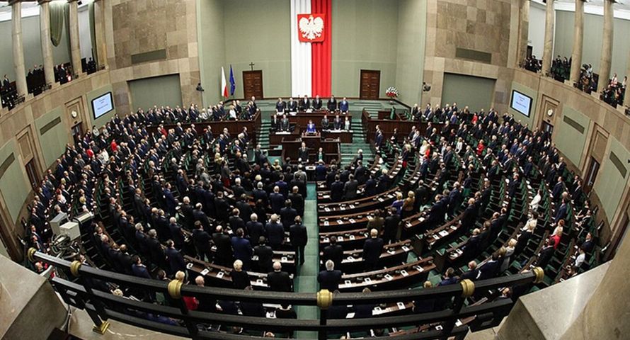 Poseł koalicji rządzącej szuka ghostwritera do współpracy