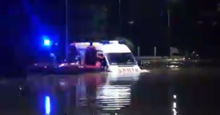Dramat na Podkarpaciu. Woda porwała wóz strażacki z 5-osobową rodziną