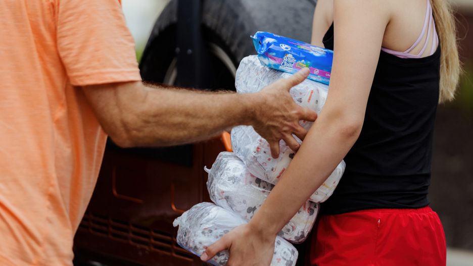 Diaper Inflation Wrecks Already-Strained Family Budgets In U.S.
A HappyBottoms volunteers deliver diapers to a vehicle at a food pantry drive-thru event in Liberty, Missouri, U.S., on Wednesday, July 7, 2021. The average unit price of diapers was up 14% year over year in January and has remained elevated ever since, according to data from Nielsen. Photographer: Chase Castor/Bloomberg via Getty Images
Bloomberg
us, u.s.a., non-profit, social issue, americas, diapers, north american, united states of america, consumer products, american, consumer staples, consumer goods