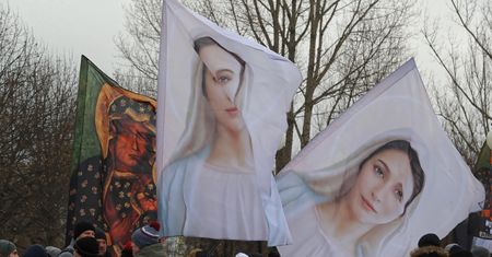 Wojownicy Maryi modlą się za księży. "Każdy biskup ma przypisanych 10 Wojowników Maryi"