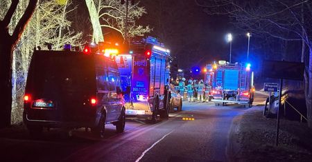 Tragedia w Kępicach. Auto wpadło do rzeki. Jedna osoba nie żyje