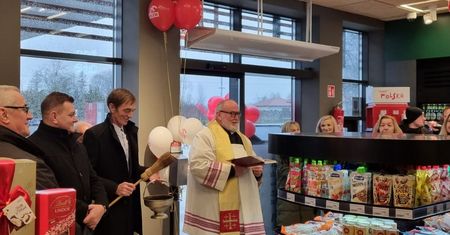 Absurd w Gnojnie. Ksiądz na Orlenie