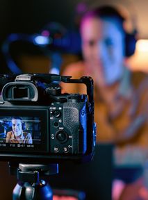 Początkujący youtuber promuje kanał. Wpadł na nietuzinkowy pomysł