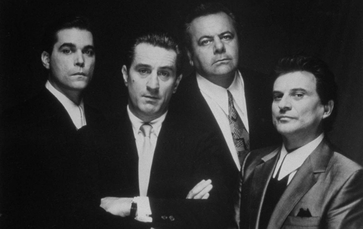 Paul Sorvino;Ray Liotta;Henry Hill [Misc.];Joe Pesci;Robert De NiroPublicity still for gangster motion pic GoodFellas w. actors (L-R) Ray Liotta, Robert De Niro, Paul Sorvino, & Joe Pesci; story based on book WISEGUY by Nicholas Pileggi.    (Photo by Dirck Halstead/Getty Images)Dirck HalsteadBased Book Books De Hill Joe Gangster Goodfellas Liotta Picture