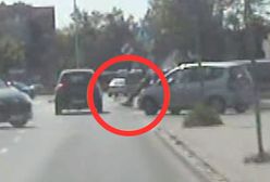 Kierowca nie zauważył seniorki. Moment potrącenia na przejściu w Białej Podlaskiej