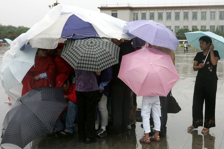 Chiński startup poległ na ekonomii dzielenia się. Ludzie ukradli prawie 300 tysięcy parasoli, które miały być dla wszystkich