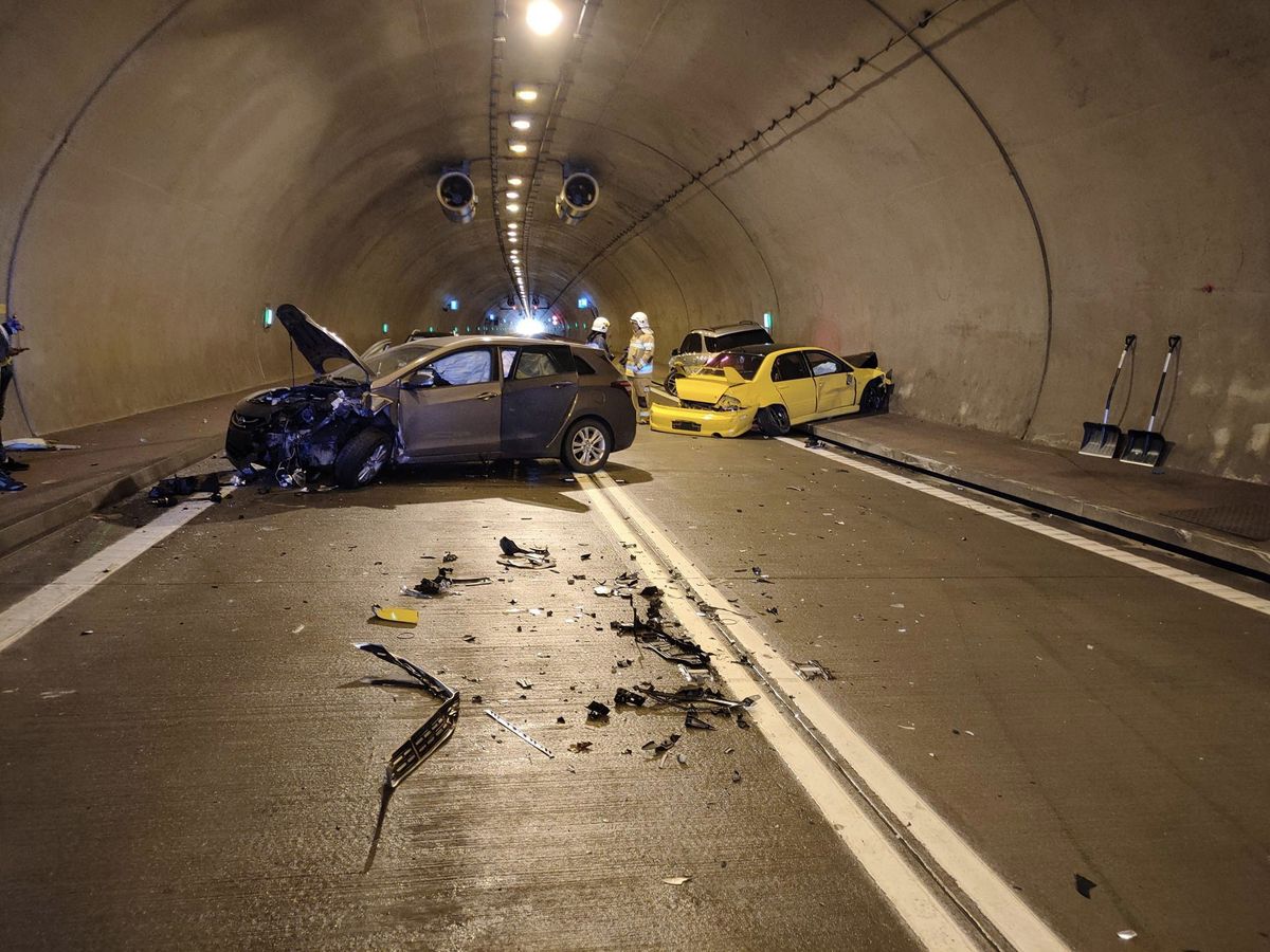 Wypadek na S1 w tunelu w Lalikach w Śląskiem