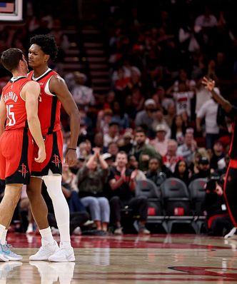 Spurs roztrwonili 16 punktów w hicie