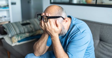 Mieli pomóc mu odzyskać pieniądze. Senior z Suwałk stracił 50 tys. zł