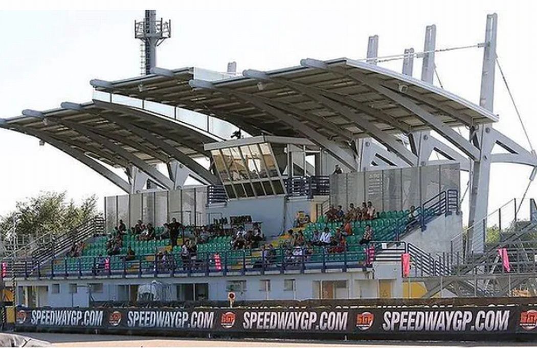 Tarnów: Stadion Miejski jak Stadion Olimpijski we Wrocławiu? Jest pomysł, by obiekt był areną żużla i... futbolu amerykańskiego