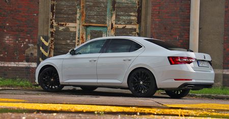 Skoda Superb 2,0 TSI 280 KM Laurin & Klement: czy to już limuzyna?