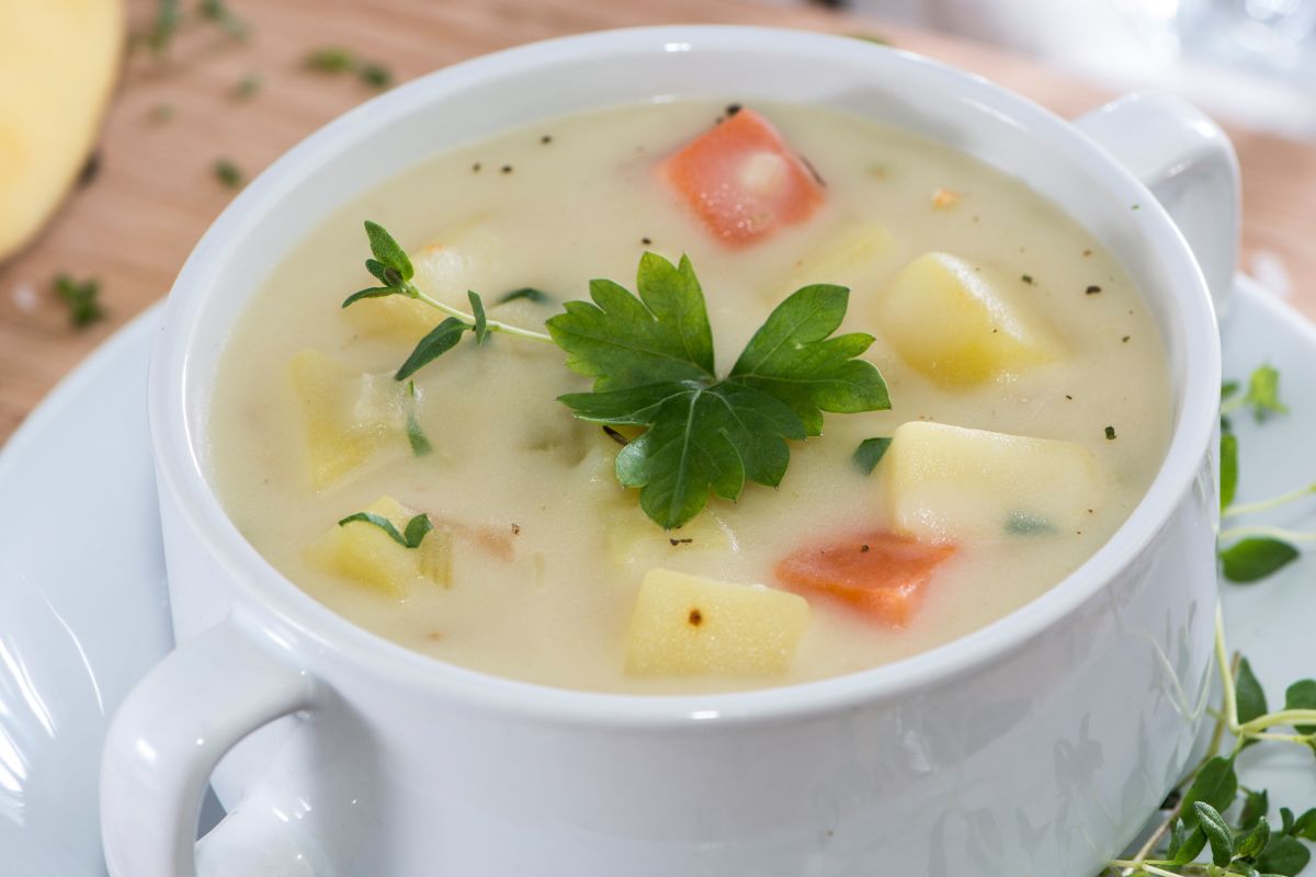 Zupa ziemniaczana jest przykładem zupy przednówkowej 