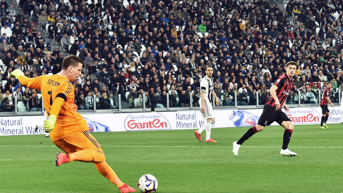 PAP/EPA / ANDREA DI MARCO  / Na zdjęciu: Wojciech Szczęsny (z lewej)