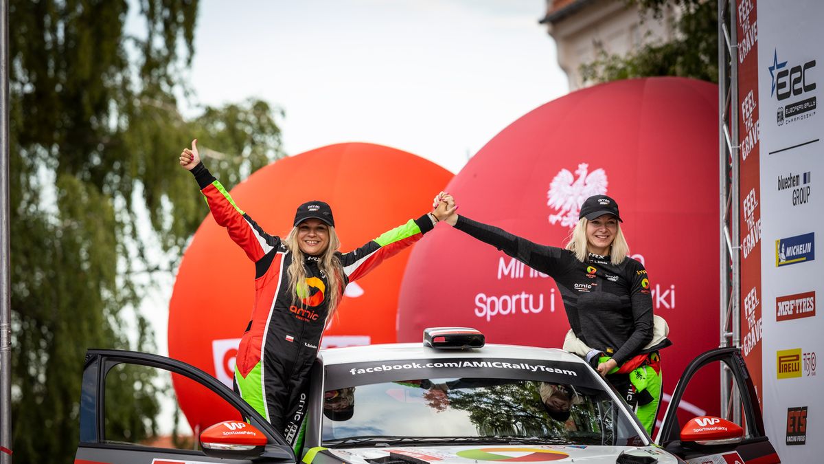 AMIC Rally Team  w składzie Agnieszka Załęcka za kierownicą i Karolina Baćkowska na fotelu pilota