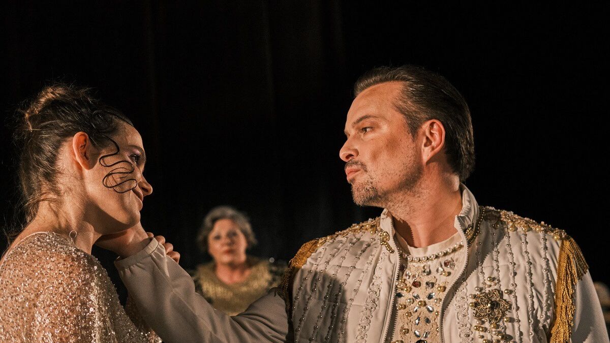 Hamlet na sprzedaż