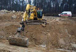 Wypadek na placu budowy. Mężczyzna przysypany ziemią