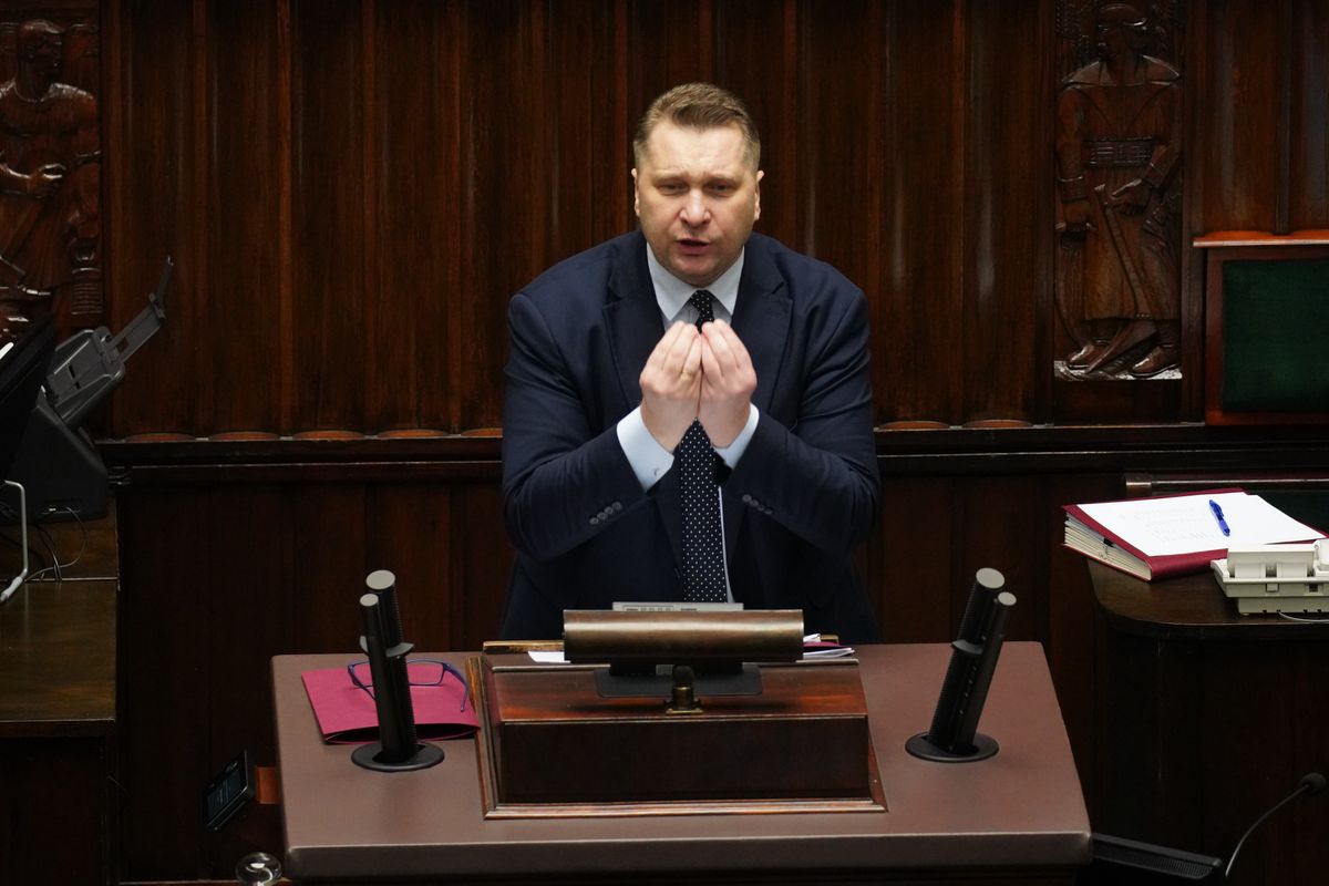 Przemysław Czarnek w Sejmie broni dotacji na nieruchomości