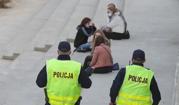 Policja podaje dane z ostatniej doby. Grad mandatów za brak maseczek