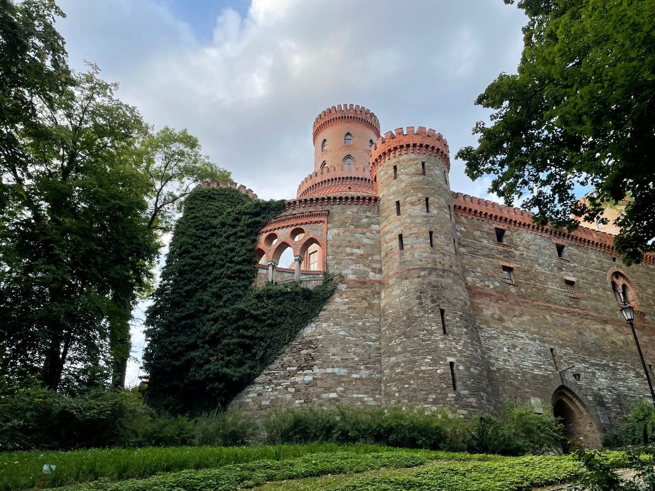 Dolnośląskie tajemnice i Feniks z popiołów. Skazany na śmierć pałac w Kamieńcu Ząbkowickim