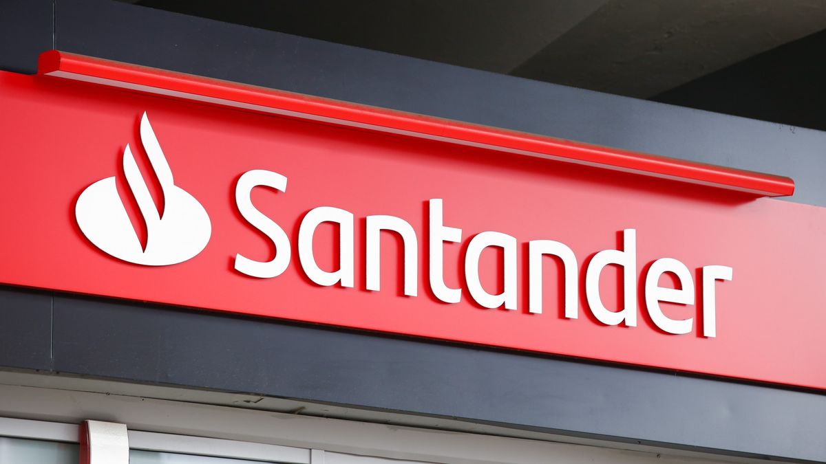 Bank Santander ostrzega przed phishingiem, fot. Tomasz Kawka/East News