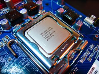 Linux wymaga TSC na x86. Koniec wsparcia najstarszych procesorów