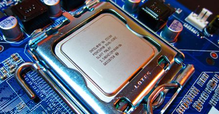 Linux wymaga TSC na x86. Koniec wsparcia najstarszych procesorów