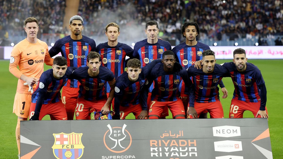 Zdjęcie okładkowe artykułu: Getty Images / Yasser Bakhsh / Na zdjęciu: piłkarze FC Barcelony