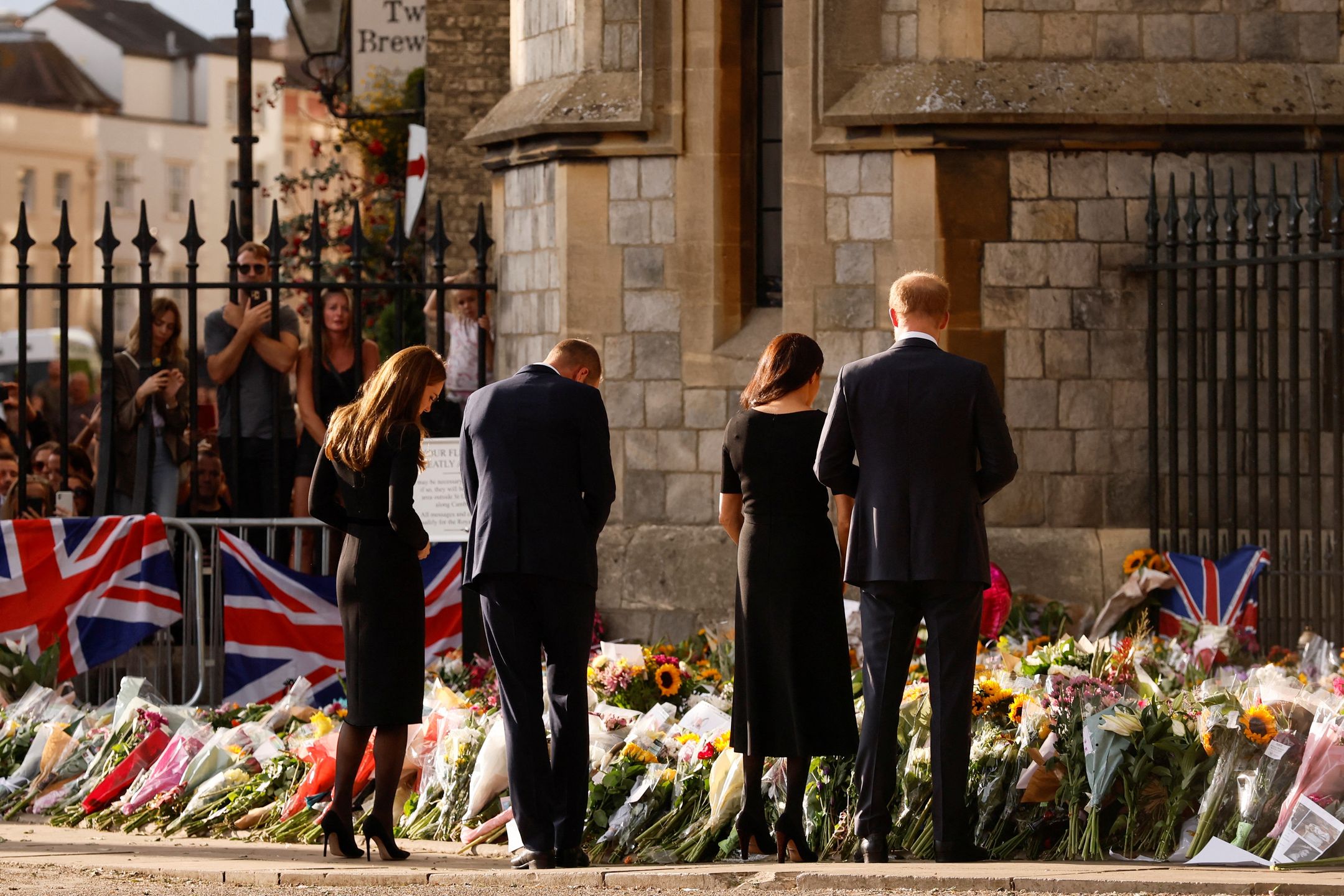 Książęta William i Harry z Kate Middleton i Meghan Markle w Windsorze