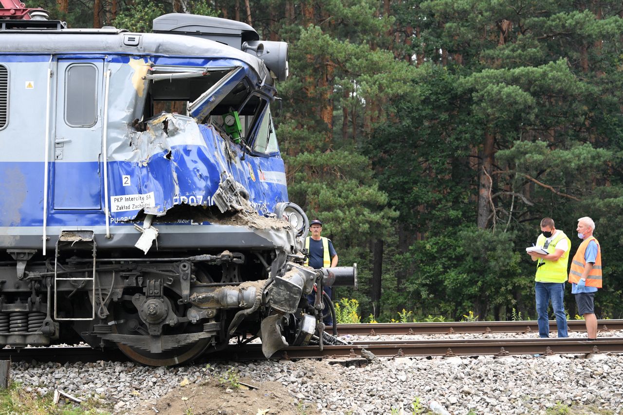 Tragedia na Podkarpaciu. Ciężarówka zderzyła się z pociągiem