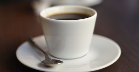 Masz takie objawy? Najpewniej pijesz zbyt dużo kawy
