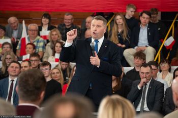 Zapytali Czarnka o problem z mieszkaniami w Polsce. "Zakładajcie rodziny teraz"