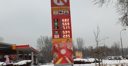 Gigantyczne kolejki do stacji. Ta promocja wywołała potężny chaos