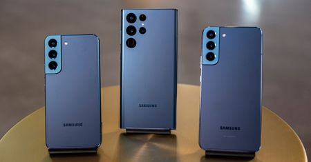 Samsung Galaxy S22 w dużo niższych cenach. Dwie promocje nakładają się na siebie