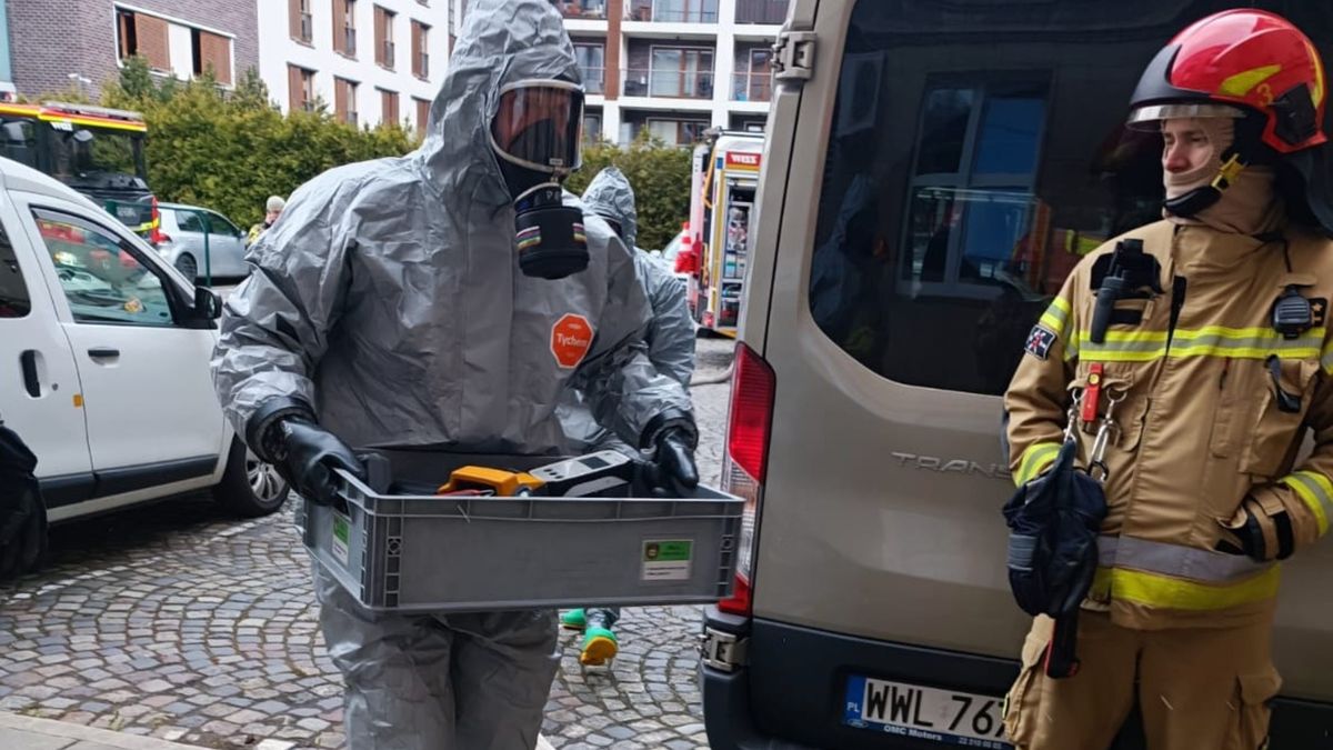 Ewakuacja szkoły w Warszawie. Policja dzieli się ustaleniami.