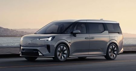 Volvo EM90 oficjalnie. To elektryczny minivan z luksusowym wnętrzem