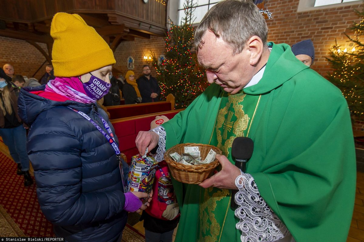 Ksiądz Kazimierz co roku wspiera WOŚP. W niedzielę również przekazał całą ofiarę z tacy na rzecz Orkiestry 